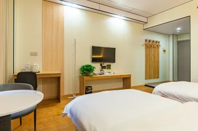 Xincheng Business Hotel Hotel dekat Former Residence of Jin Yong