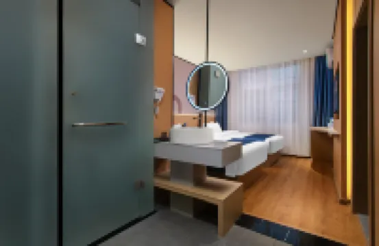 宜春·泊曼 SERENITY·LOT·DESIGNER飯店（鼓樓廣場潤達國際店）