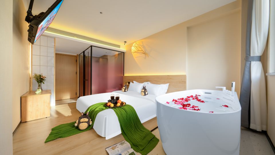 Totoro Elf Hotel (Kunming Old Street Green Lake Branch)