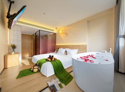 Totoro Elf Hotel (Kunming Old Street Green Lake Branch)