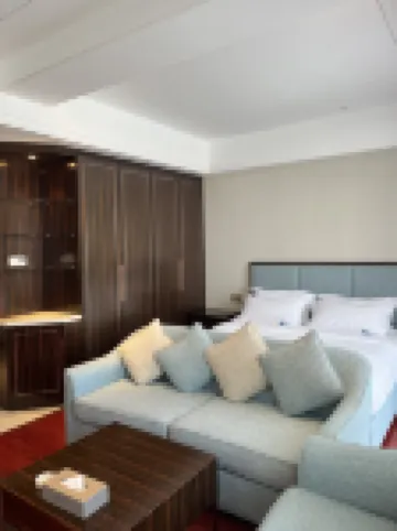 Naga Frontier Suite Hotel Wat Sok Pa Luang周辺のホテル