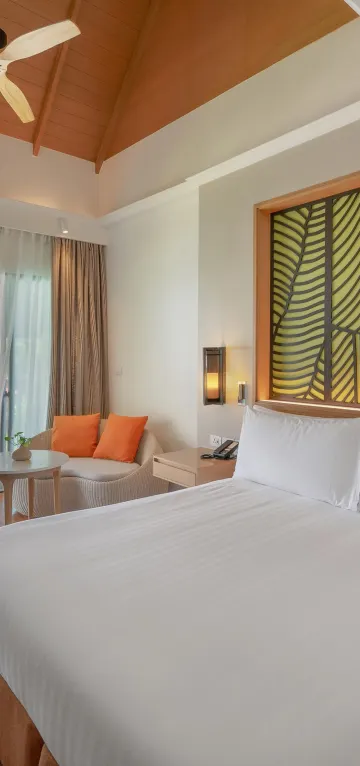 ห้องดีลักซ์ วิวสระ (เตียงคิงไซส์)