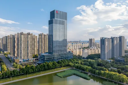 Luoyang Marriott Hotel Отели рядом с достопримечательностью «Luoyang New District Gymnasium»