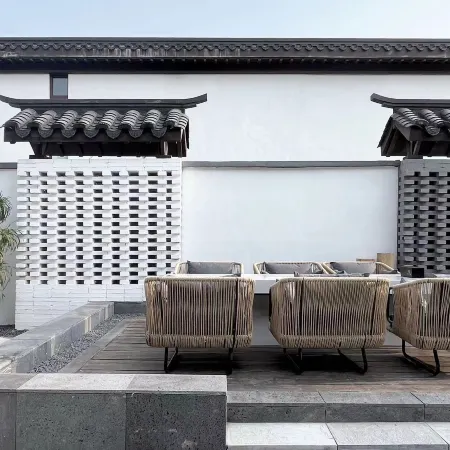 Chuxiong Yuanliyuan Outside Hotel