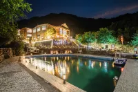 Queen's Mountain Oxygen Heart Valley Mountain Resort - Pools