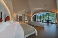 Aeson Gilman Resort Hotels near Wu Changshuo Former Residence