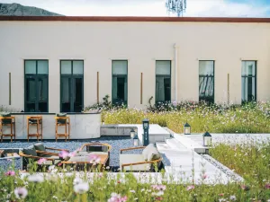 日喀則十里芳菲夏宮療愈飯店