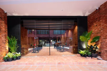 Rest Collection RedHouse Melaka Отели рядом с достопримечательностью «Дворец султанов Малакки»