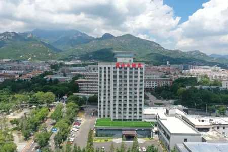 Tai Shan Grand Hotel Отели рядом с достопримечательностью «Shandong Science and Technology University East Campus»