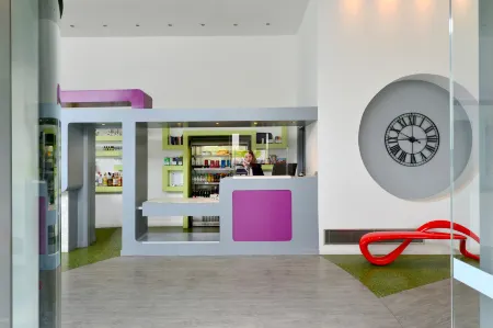 Airotel Patras Smart Hotel Отели рядом с достопримечательностью «Hellenic Open University Laboratories»