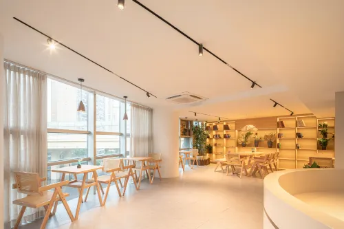 和光青年（上海光大會展中心漕寶路地鐵站店）
