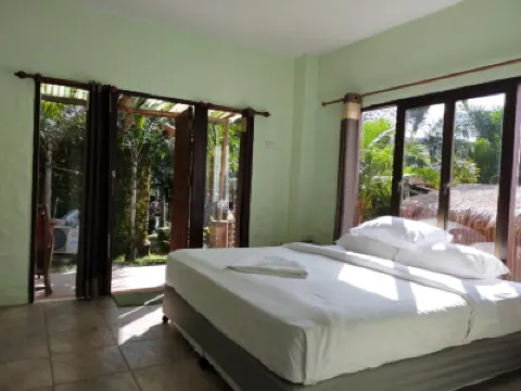 Sea-Sun Bungalow & Resort Hotels near Ban Kwan Chang