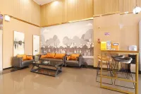 Right quarter (Le'an County bus station)