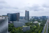 大魔方·秋野子設計師酒店（成都金融城演藝中心心島地鐵站店） 鄰近世紀城國際展覽中心2號館的酒店