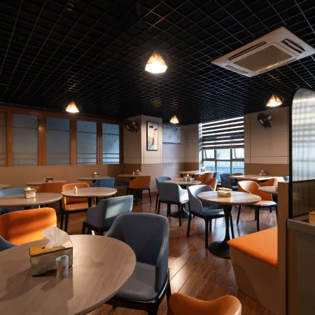 Yuefeng Hotel (Yangjiang Bus Terminal, Wal-Mart)