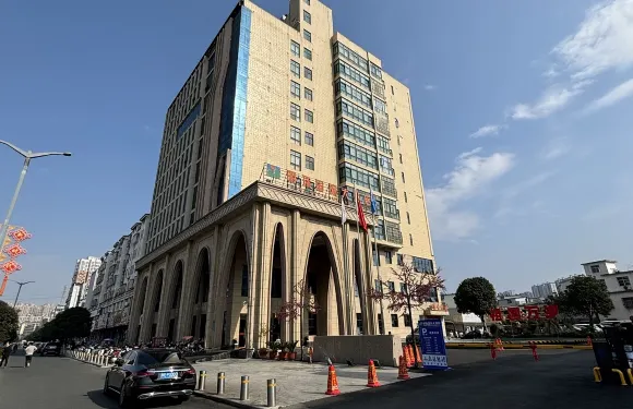 明珠國際大酒店（潢川西關銅馬店）