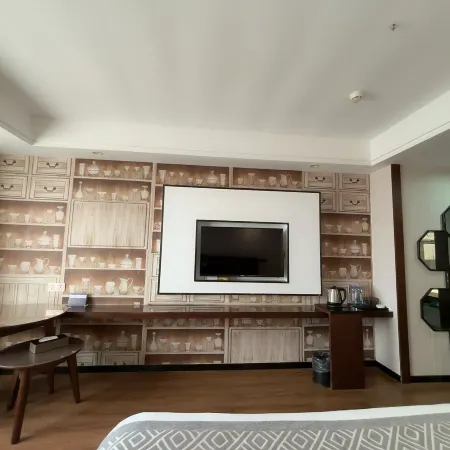 GeMei Hotel (Anqing Qianshan County Hospital Store)