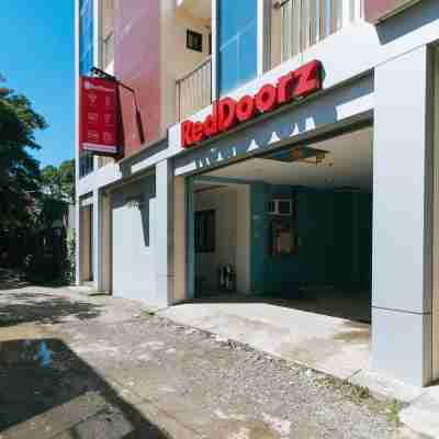 RedDoorz @ Isabelita Hotel Tuguegarao City Hotel Exterior