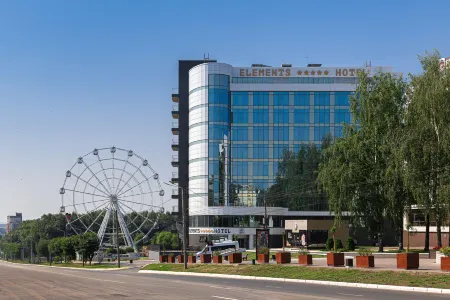 Elements Kirov Hotel  (Элементс Киров Отель) Отели рядом с достопримечательностью «Танк Т-34»