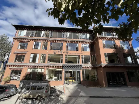 Yunmanshan Luxury Homestay (Feilai Temple Scenic Area) Отели рядом с достопримечательностью «Wunongding Viewing Platform»