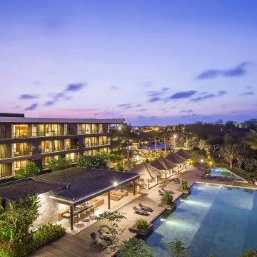 Le Grande Bali Отели рядом с достопримечательностью «Пляж Бингин»