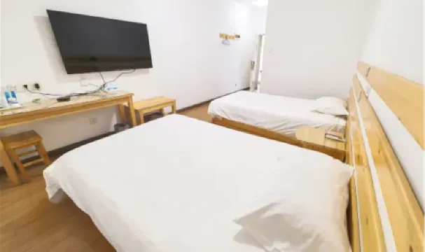 Jintai Home (Beijing North Railway Station Xizhimen Subway Station) Отели рядом с достопримечательностью «Nine Dragon Screen»