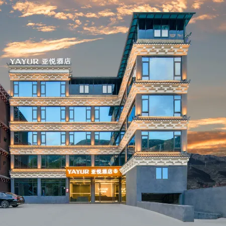 Yayue Hotel (Ganzi Batang Taoyuan Road)