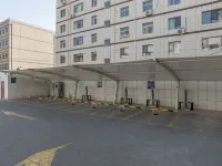 Yitel Zhishang Hotel (Zhangye West Railway Station Bell and Drum Tower Branch) - parking