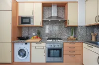 BnB Homes White Rose Garden Apartment with 2 Terraces & 2 Swimming Pools - インフィニティプール