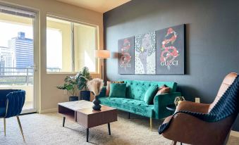 Beautiful 1 BR in LA| Gym & Pool | 10Mins to Cedar