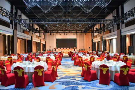 Junlian Huatian International Hotel Отели в г. Жучэн