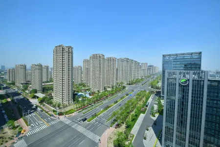 Crystal  Hotel Qingdao The Mall of Splendors Отели рядом со станцией Chengyang Railway Station