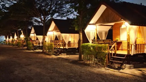 Ingnaam Thajeen Hotels in Si Prachan District