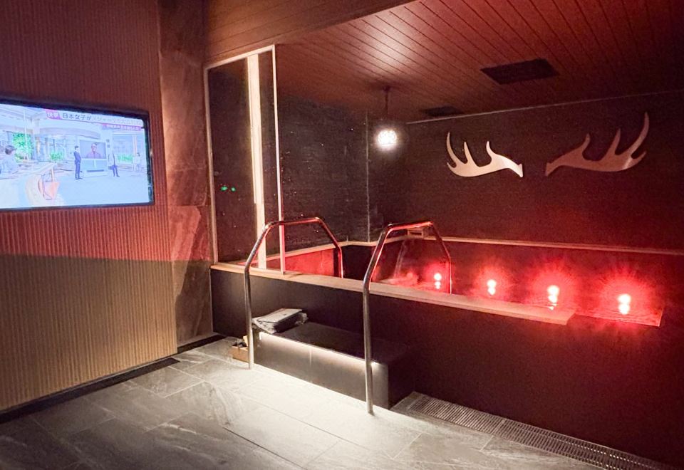 4. HOTEL Li..