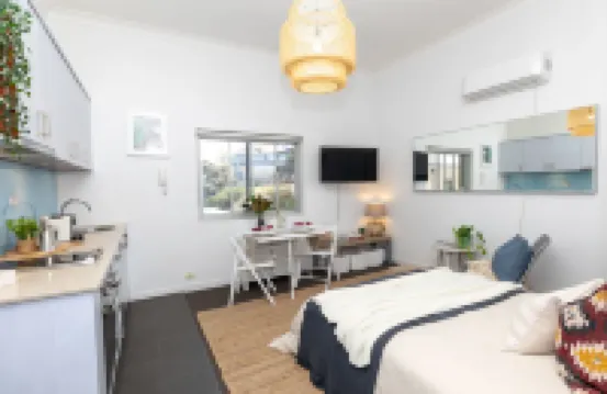 Cozy beachfront studio with aircon