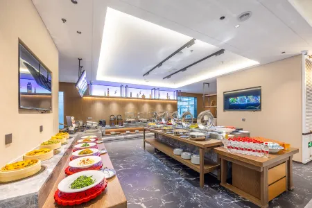 Binhe International Hotel (Dunhuang Night Market)