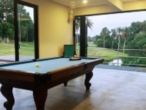 The Luxurious 231, Lake House Villa Hotels in Pegoh