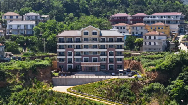 Shangzelin Hotel, Scorpio Island