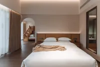 Luanchuan Shiye Homestay - Pools