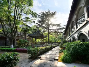 Blossom Hill Tongli