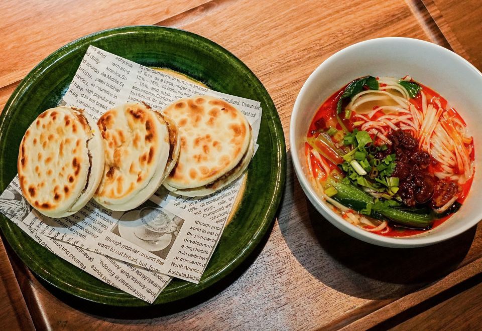 3. 통파이 호텔 시..