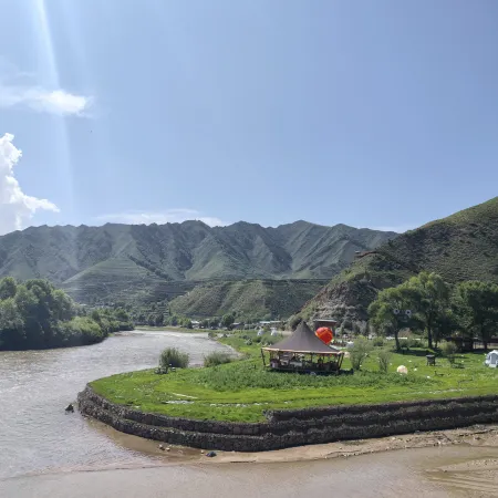 Yanou Traveler's Camp