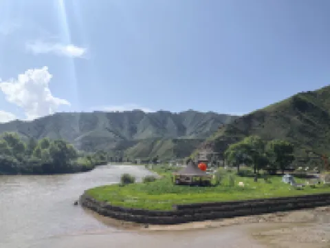 Yanou Traveler's Camp