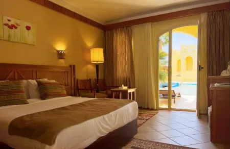 Regency Plaza Aqua Park and Spa Resort Отели рядом с достопримечательностью «Charmillion Club Beach»