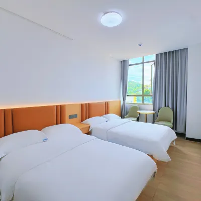 Zhoujing Apartment (Huangpu Military Academy Branch) Hotels near Whampoa Military Academy Memorial Hall