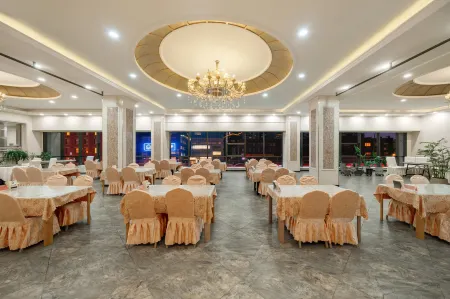 Longyuan Hotel Отели рядом с достопримечательностью «Mengguxiangqi Square»