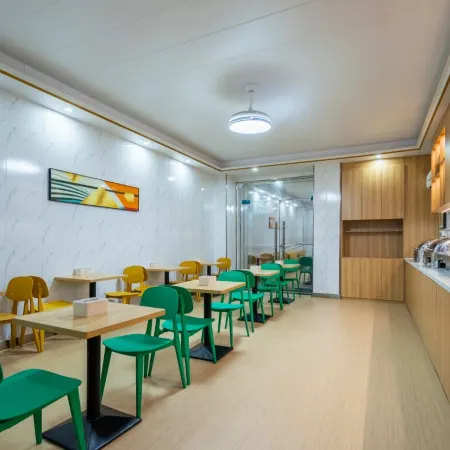 Pudding Yanxuan Hotel (Yancheng Dongtai High speed Railway Station Branch) Отели в г. Донтай