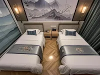 Qifeng Guli Light Luxury Homestay (Kaifeng Qingming Shanghe Garden Gulou Square Branch)
