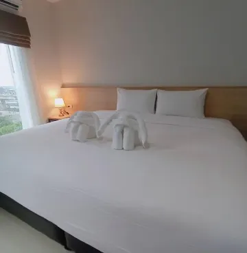 ห้องซูพีเรียร์เตียงใหญ่ พร้อมวิวสระว่ายน้ำ