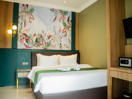 Bona Ventura Hotel & Skybar Отели рядом с достопримечательностью «Mount Bintan»